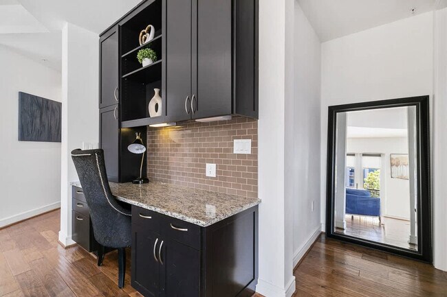 Building Photo - 101 Bowen St