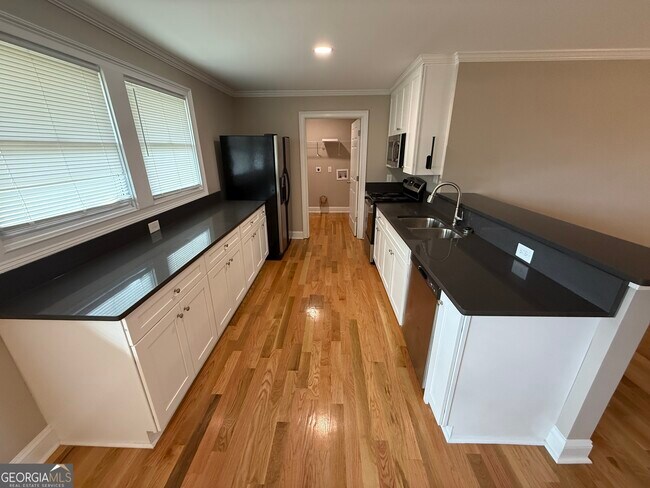 Building Photo - 657 Athens St