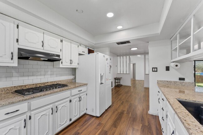 Building Photo - 2526 Town Briar St