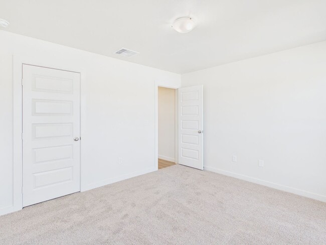 Building Photo - 3007 Farmyard Dr