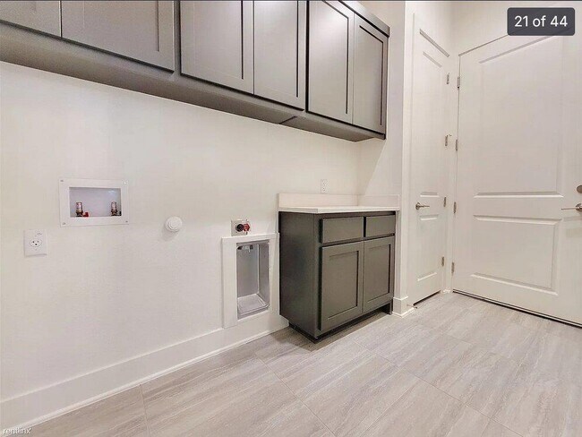 Building Photo - 7848 Laramie Bnd