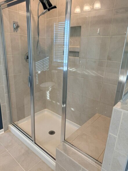 Building Photo - 726 Little Bluestem Dr