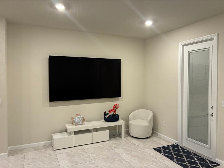 Building Photo - 1809 SE Ocean Cove Way