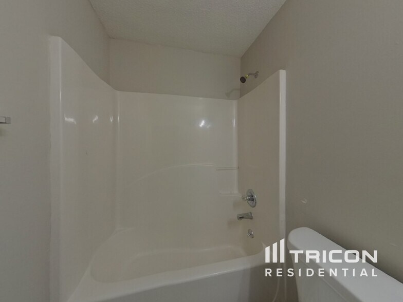 Building Photo - 7089 Merrywood Dr