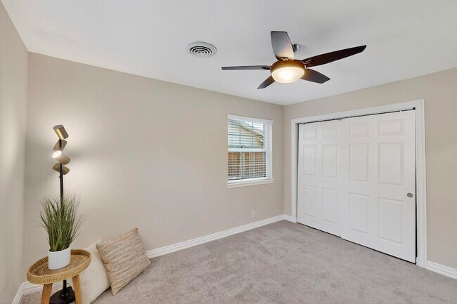 Building Photo - 2949 Hollandale Ln