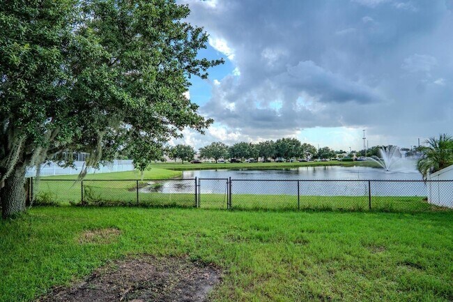 Building Photo - 10815 Lakeside Vista Dr