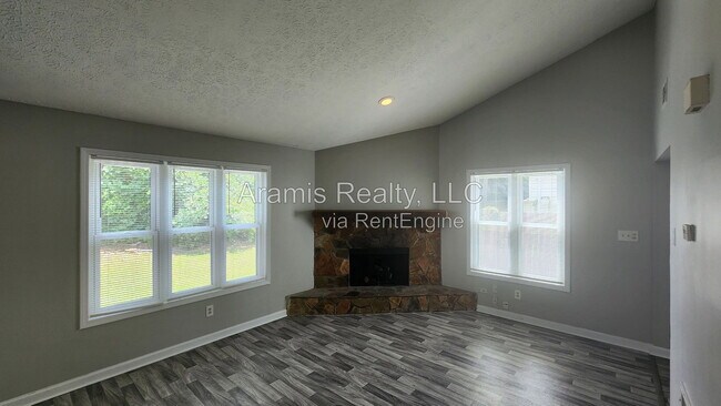 Building Photo - 5566 Windwood Rd