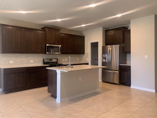Building Photo - 6605 Verona Pl