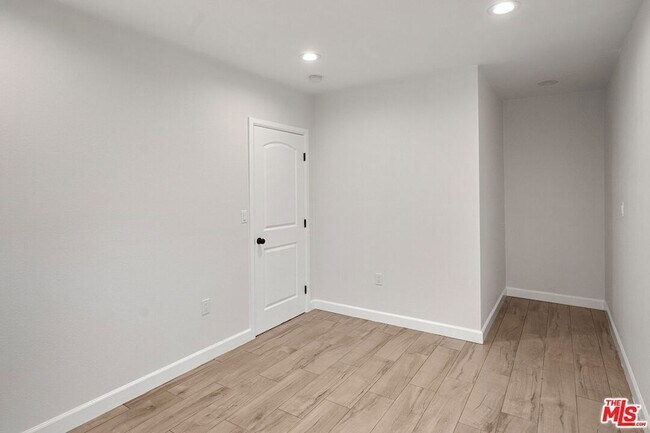 Building Photo - 2231 Laverna Ave