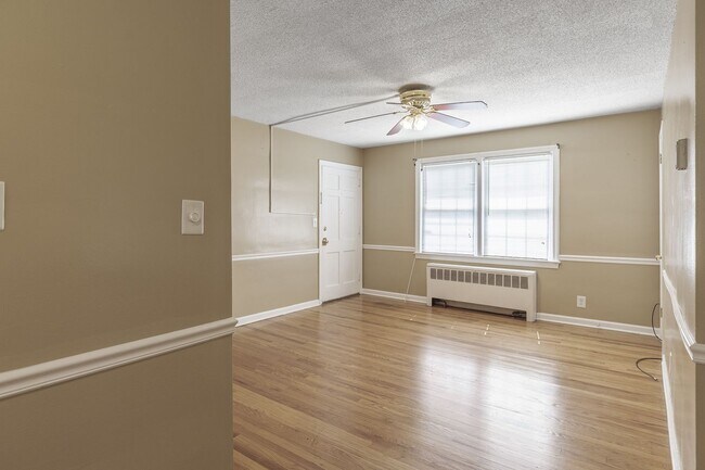 Building Photo - Historic Apartment located a short drive from Elon!
