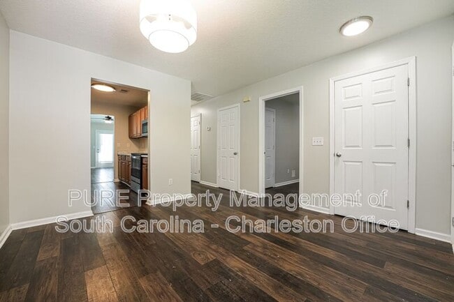 Building Photo - 7840 Park Gate Dr