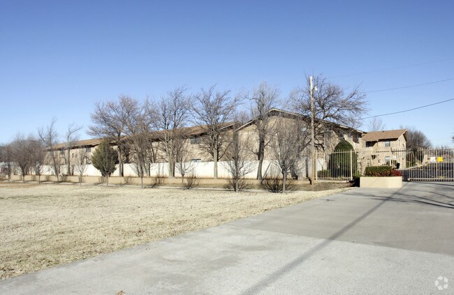 Building Photo - Villa De Fe