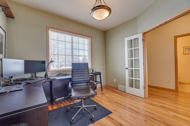 Building Photo - Spacious 3 bed, 2.5 bath Townhome in Ridgewood Hills!