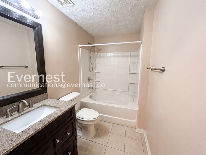Building Photo - 7101 Fairington Ridge Cir