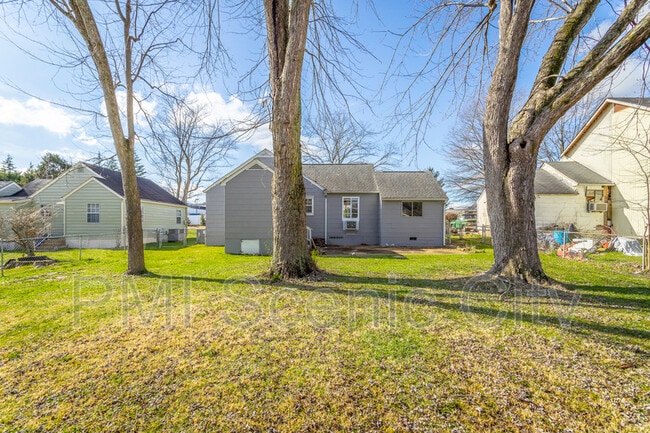 Building Photo - 210 Chickamauga Rd