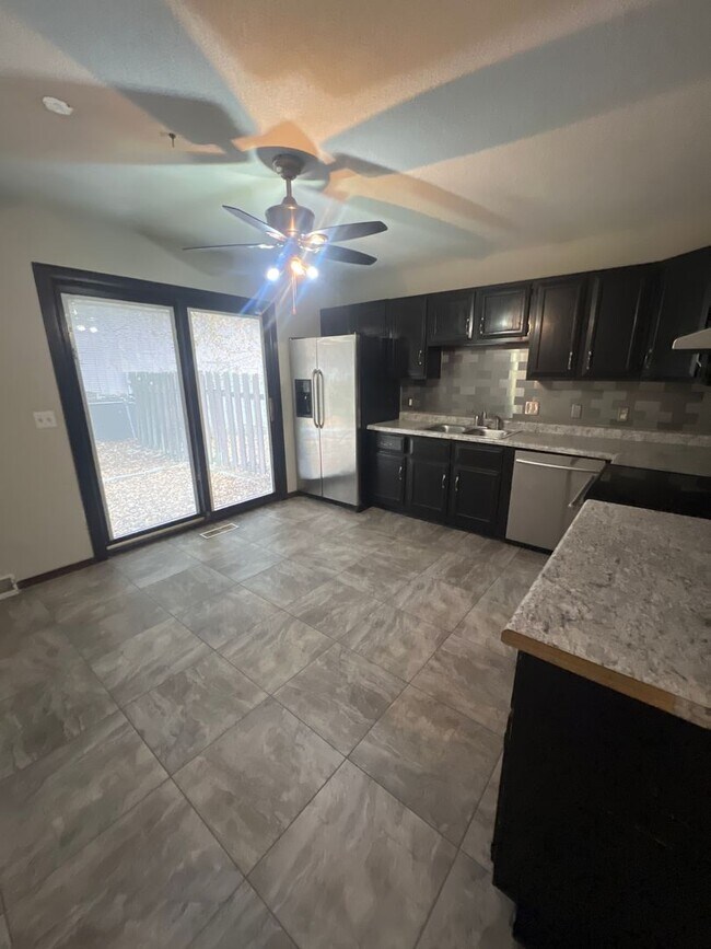 Building Photo - 2600/201 Cardifs