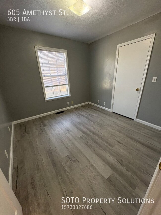 Building Photo - 605 Amethyst St