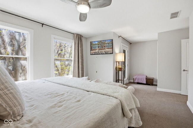 Building Photo - 228 E St Joseph St