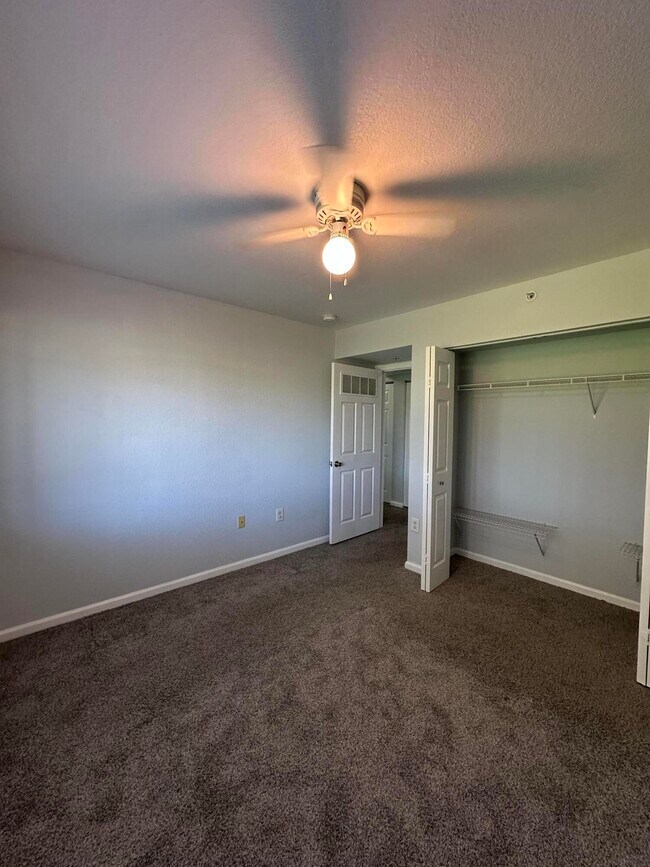 Building Photo - 161 SW Palm Dr