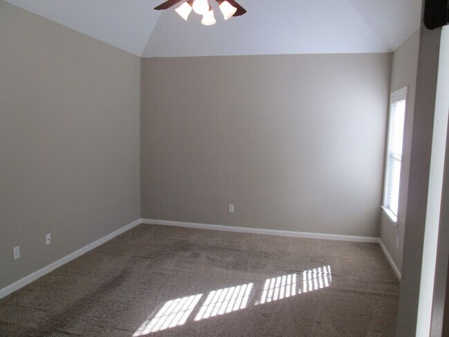 Building Photo - GREAT HOME IN GLEN LAKES