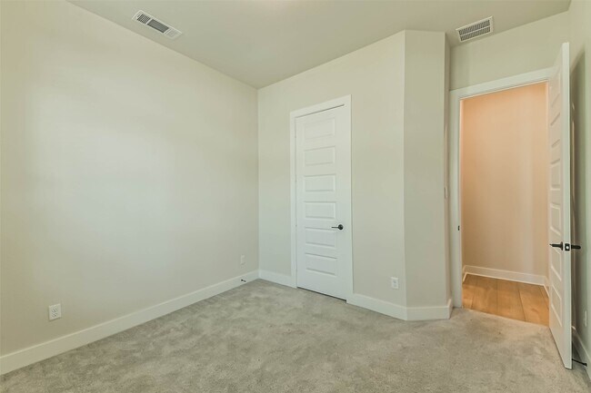 Building Photo - 9243 Trimble Lndg Dr