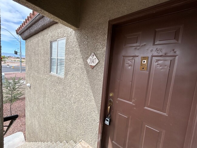 Building Photo - 1-Bed 1-Bath Condo in Guard Gated Community!