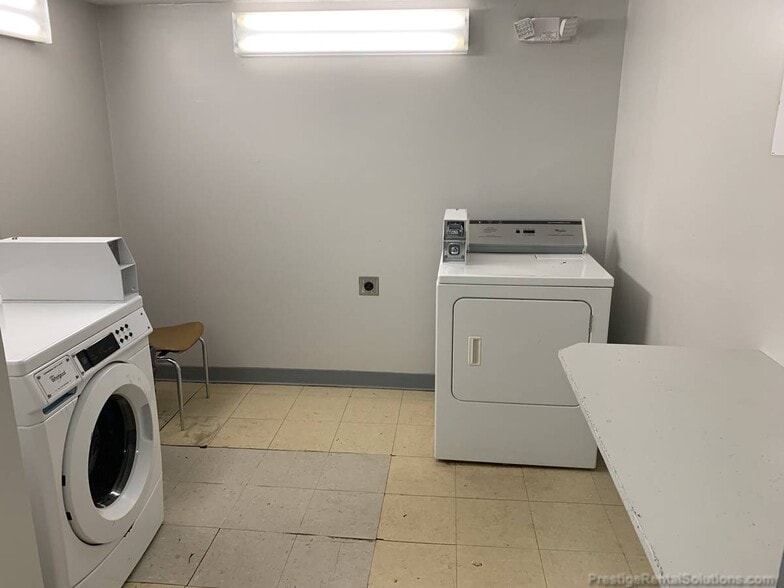 Building Photo - 60 Woodstock Ave