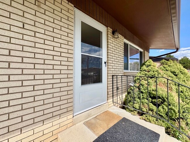 Building Photo - Newly Renovated 3 Bedroom, 1 Bath Duplex – in Lehi!