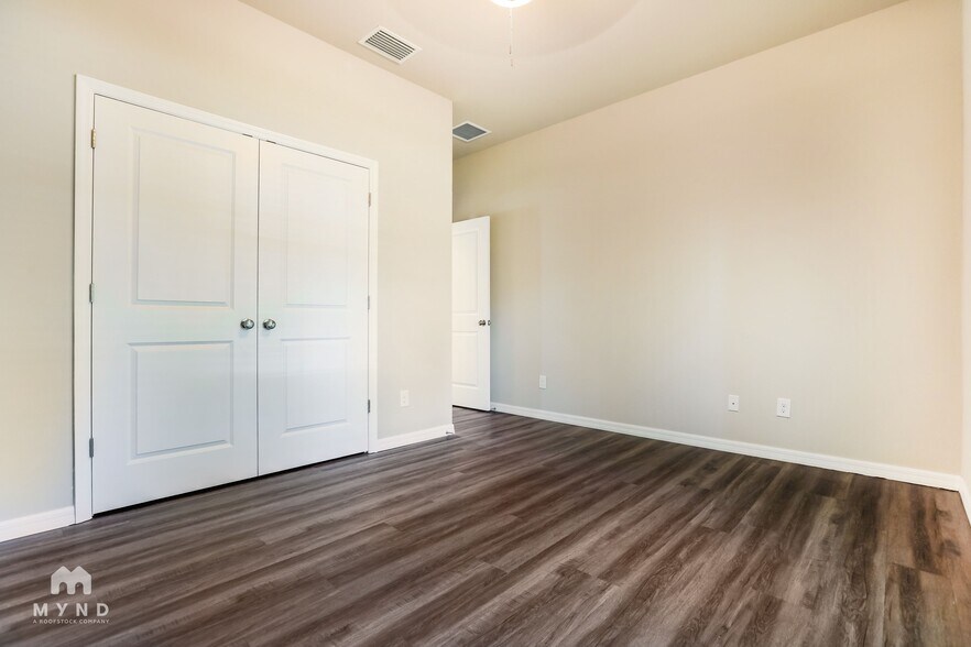 Building Photo - 18090 Crawford Ave