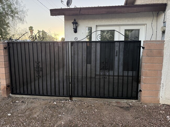 Building Photo - 422 Emery Dr