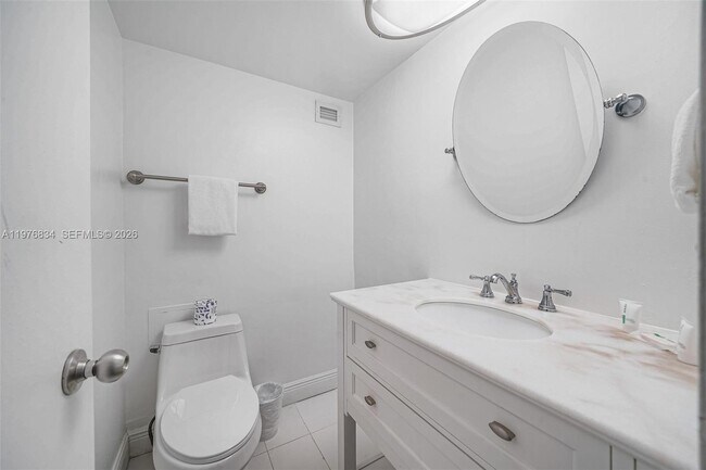 Building Photo - 5101 Collins Ave