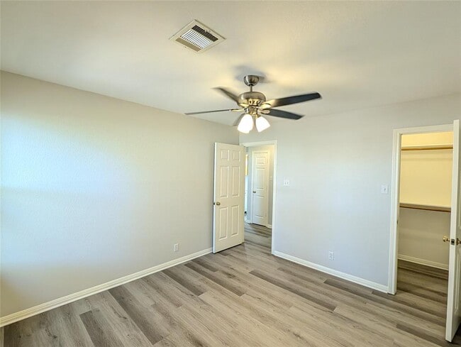 Building Photo - 2200 Magnolia Dr