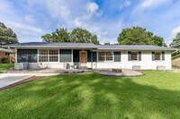 Building Photo - 559 Marsim Dr