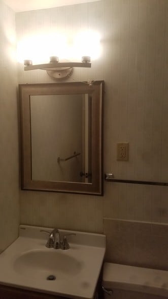 Building Photo - 749 S Millvale Ave