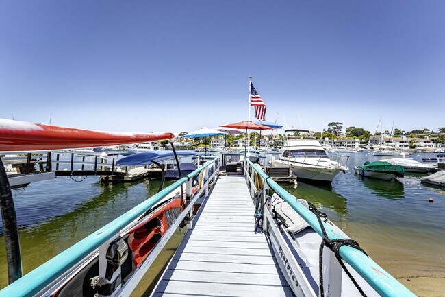 Building Photo - Fully Furnished Island Life Waterfront Ret...