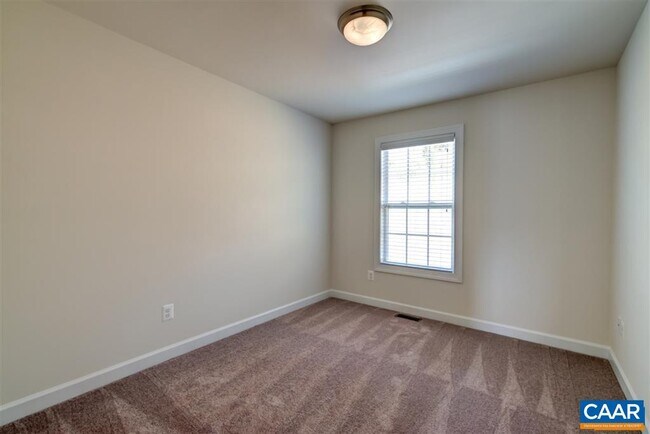Building Photo - 2402 Winthrop Dr
