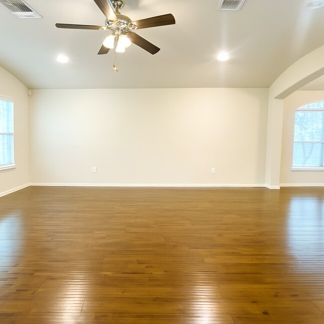 Building Photo - 263 Bainbridge Rd