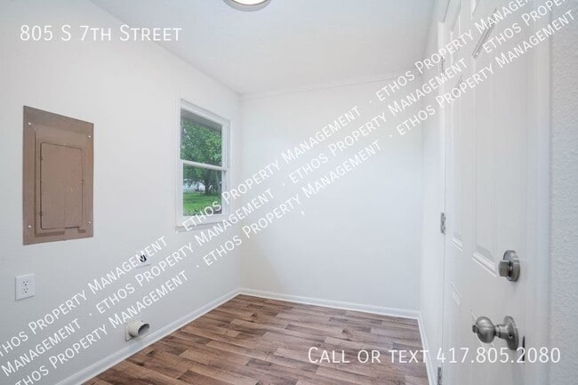 Building Photo - 805 S 7th St