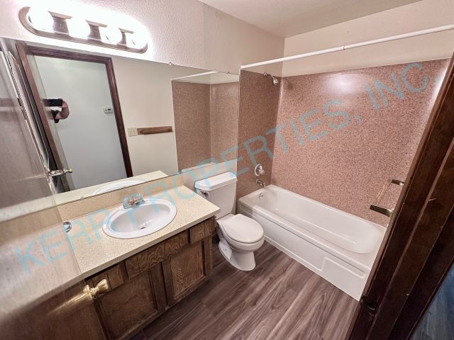 Building Photo - Charming 3-Bed Troutdale Home with Spacious 2,114 Sq Ft Layout & 2.5 Baths!