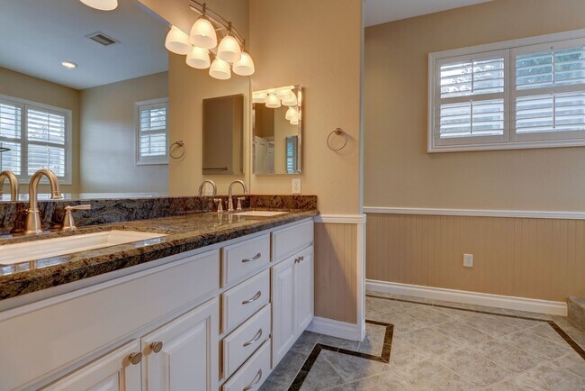 Building Photo - Incredible Home with Lake Views!