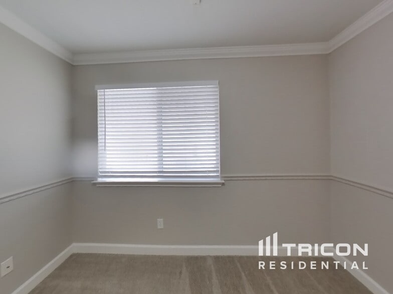 Building Photo - 9039 Thomas York Blvd