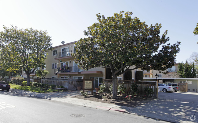 Building Photo - Sovereign Square