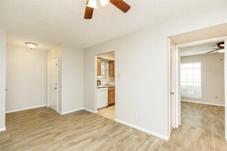 Building Photo - 2800 Jeanetta St