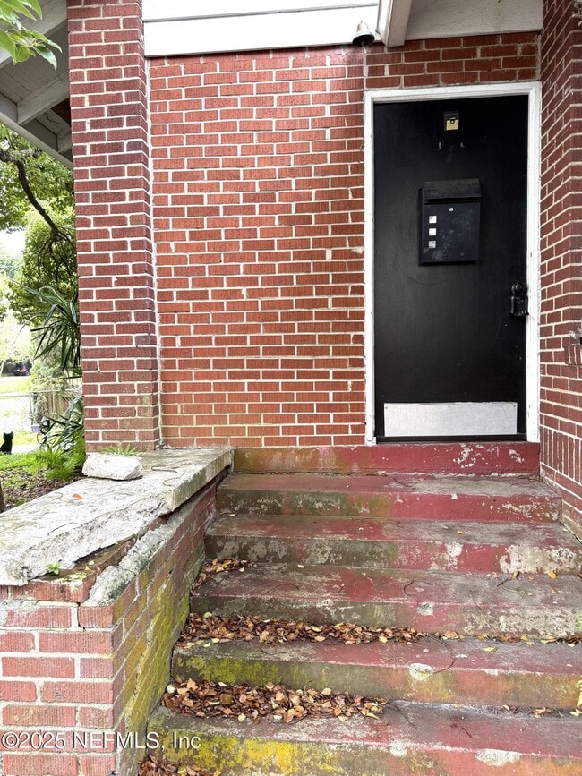 Building Photo - 778 Acosta St