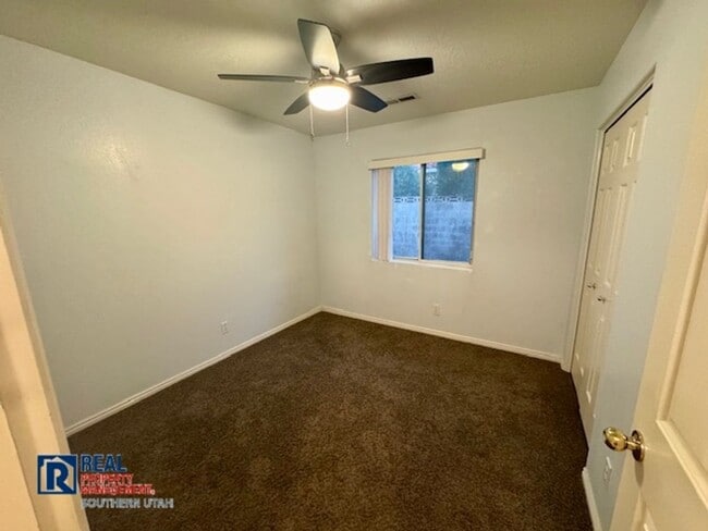 Building Photo - 4 Bedroom Home