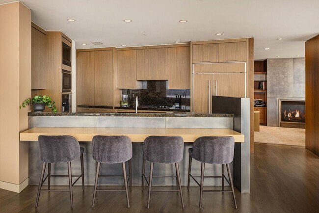 Building Photo - 3Bd/2.5Ba One Lincoln Tower Penthouse