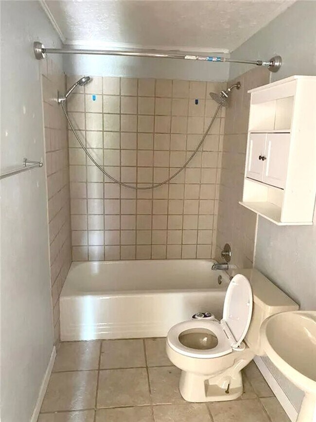 Building Photo - (2) Bed/(1) Bath in Core Norman Avail NOW!