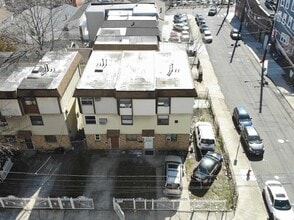 Building Photo - 4 Gray St