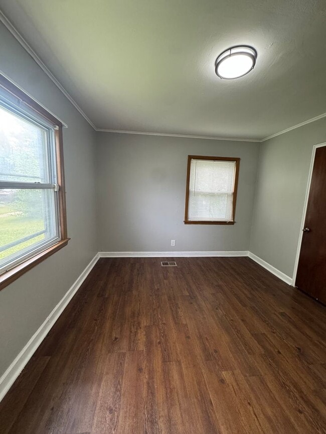 Building Photo - Two bedroom Ranch Style home in Lansing, I...