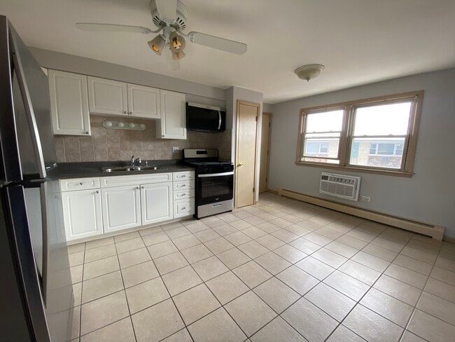 Building Photo - 6441 W Higgins Ave